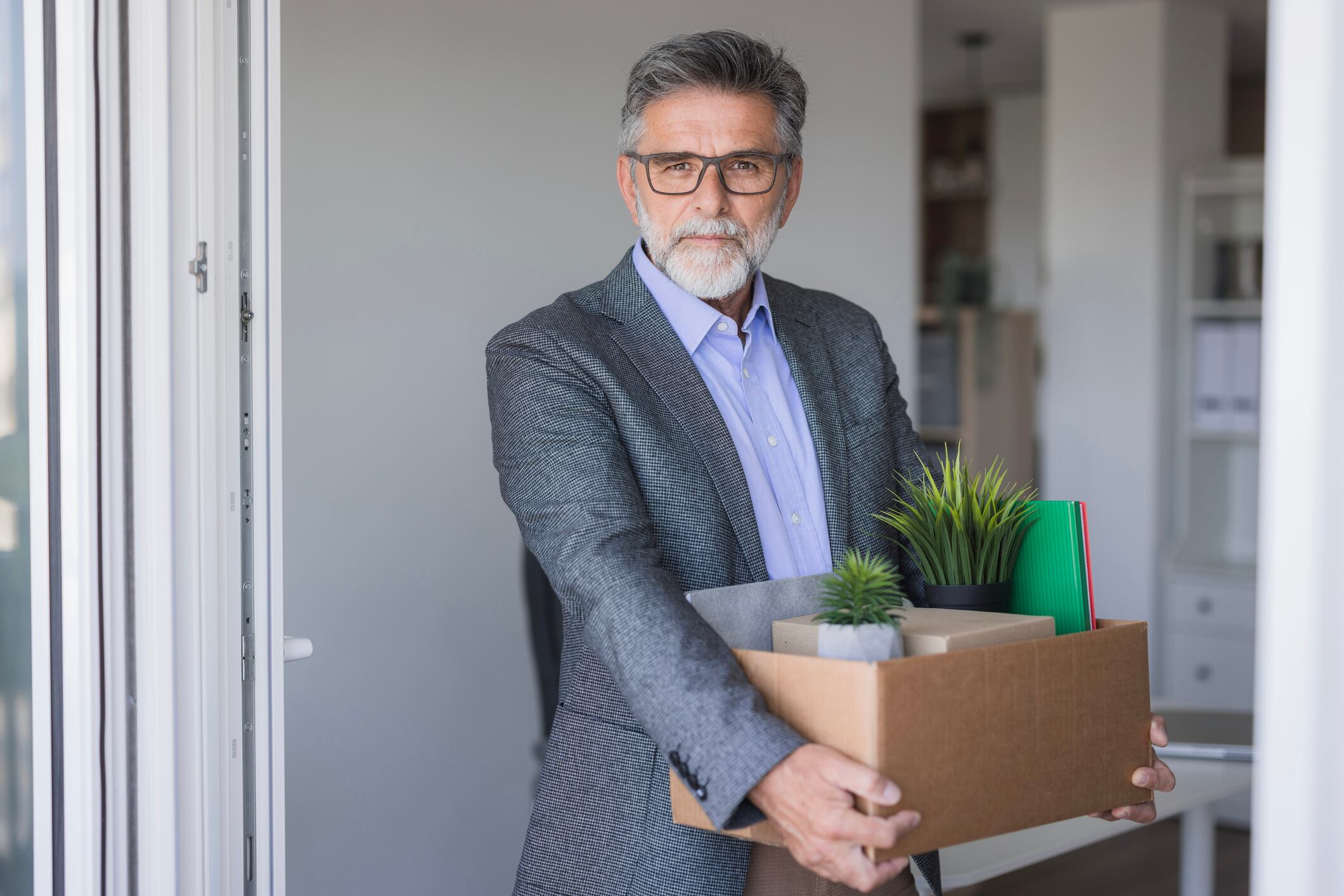 Imagen de referencia de despido de persona mayor. Foto: Getty Images