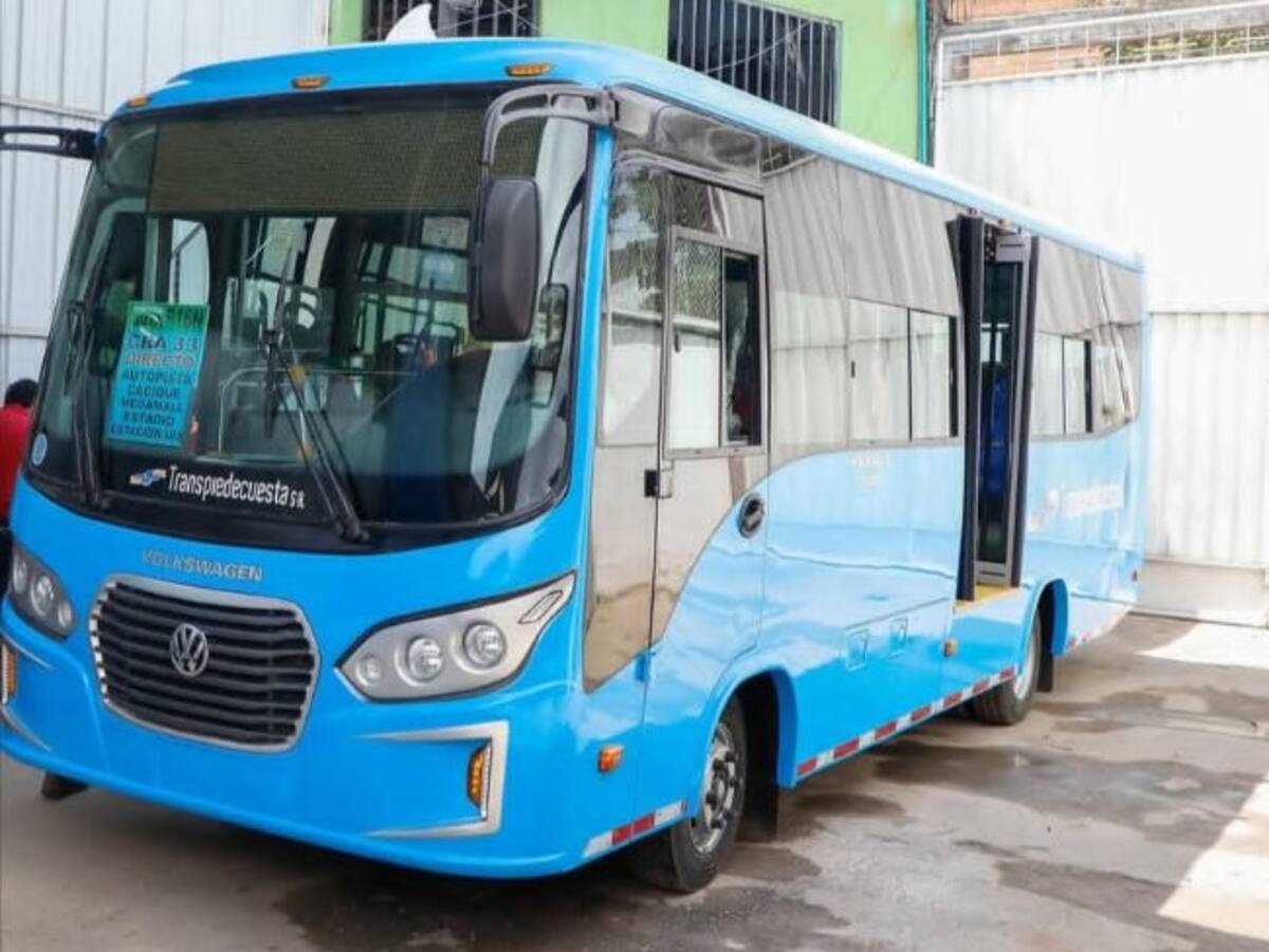 Empresa de Piedecuesta presentó al Área Metropolitana buses que podrían integrarse a Metrolínea