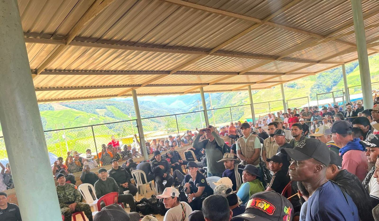 29 miembros de la fuerza pública están secuestrados por la comunidad en Cauca. Foto: Proporcionada por Richar Vidal / W Radio