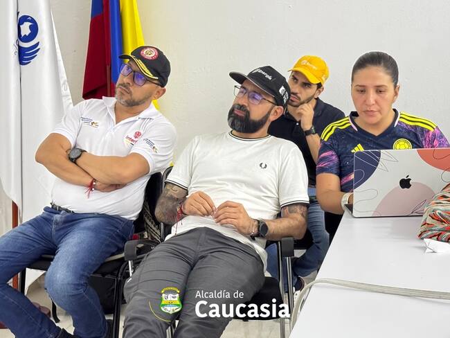 Ministro de minas Andrés Camacho diálogo Caucasia- foto alcaldía