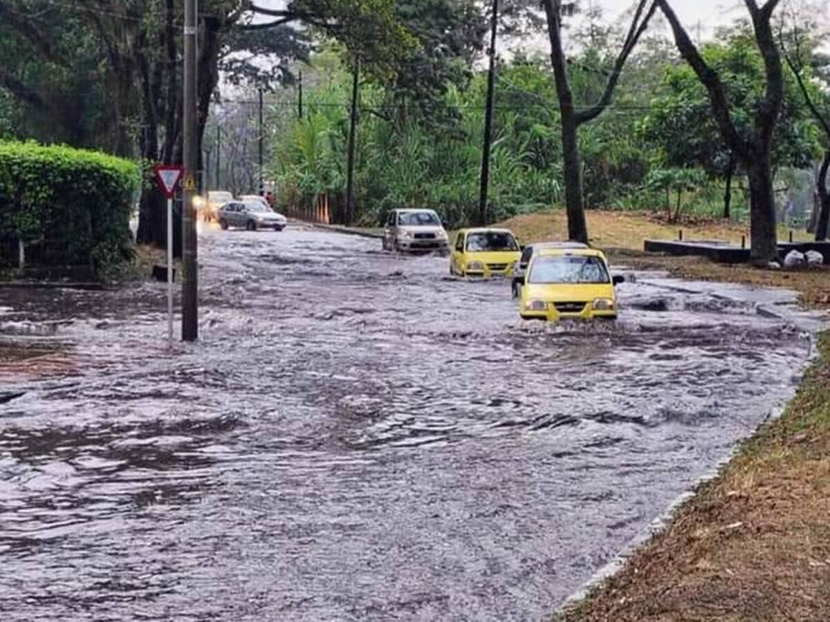 Bomberos atendieron veinte emergencias por fuerte aguacero en Ibagué