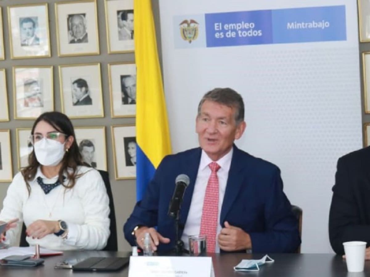 Instalada mesa de negociación al incremento del salario mínimo para 2022