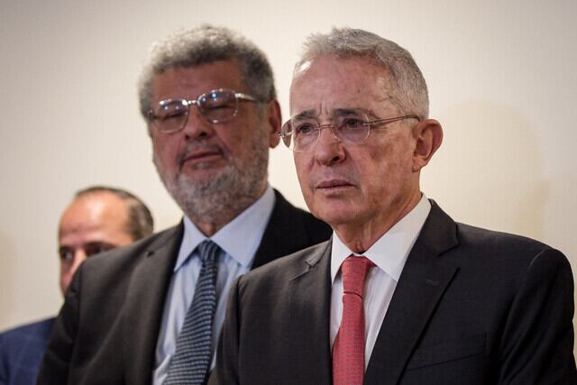 Jaime Granados y Álvaro Uribe Vélez. Foto: Colprensa