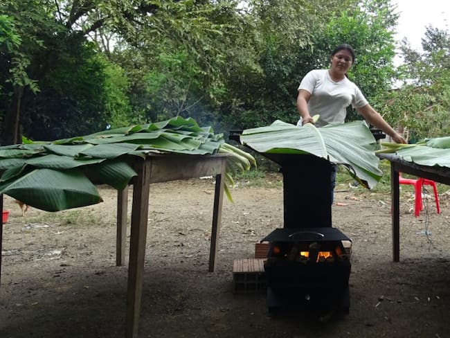 Invento para soasar la hoja de cachaco en el Tolima
