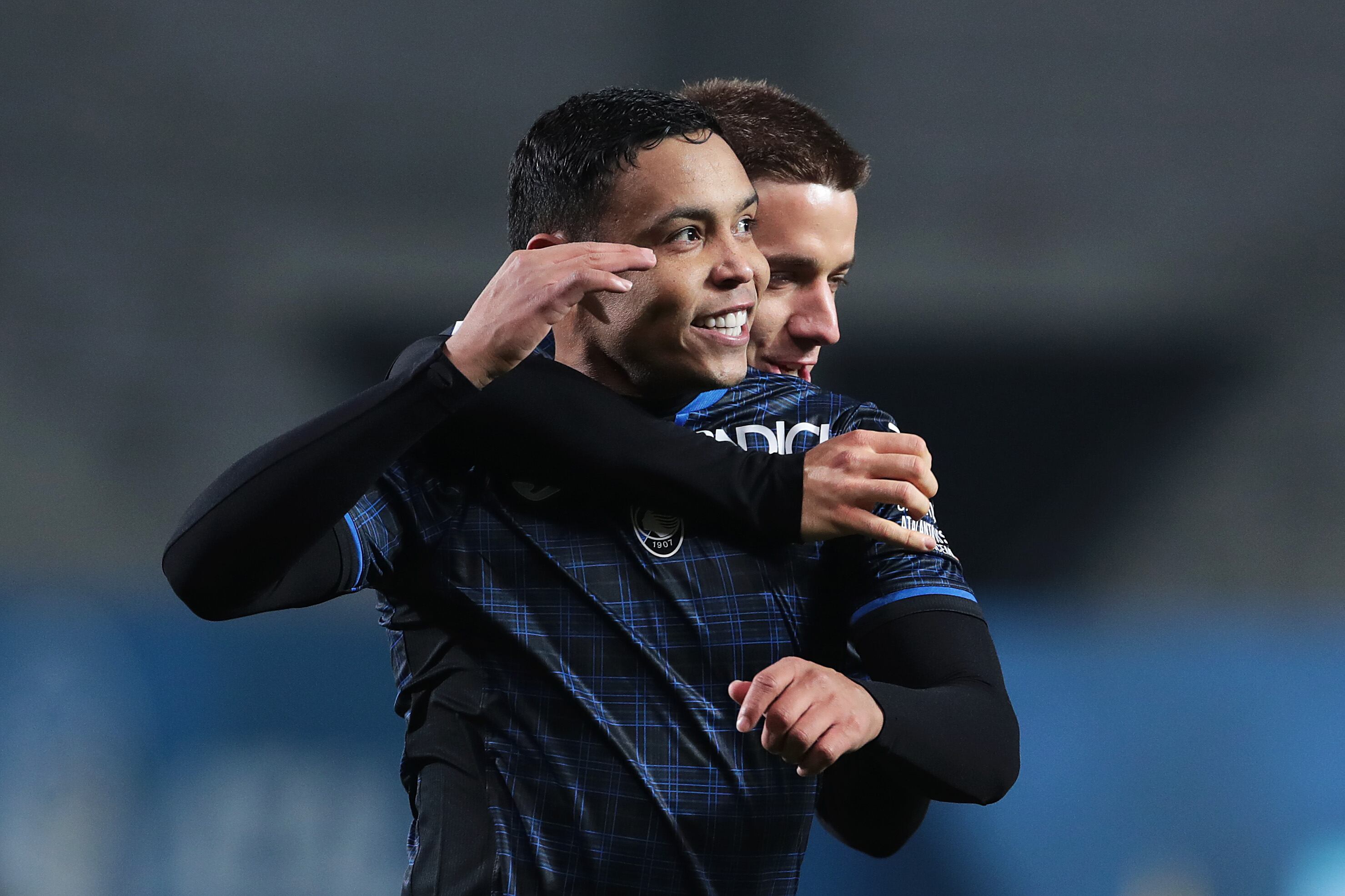 Luis Fernando Muriel festeja su golazo ante el Salernitana. (Photo by Emilio Andreoli/Getty Images)
