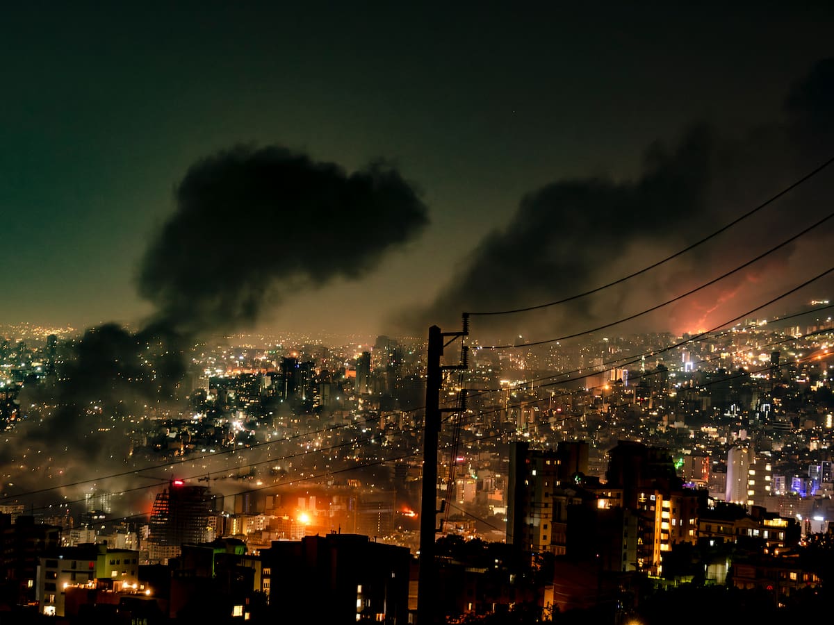 ¿Qué es la ‘lluvia negra’? El efecto ambiental tóxico en Irán tras los bombardeos de Israel