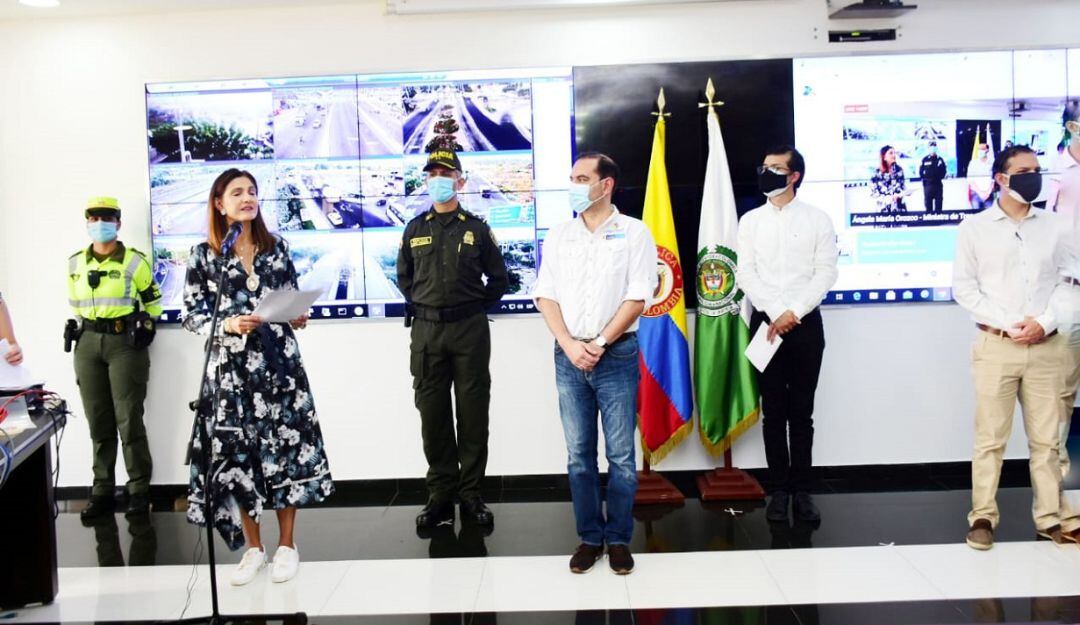 Ángela María Orozco, ministra de Transporte durante la rueda de prensa en Barranquilla