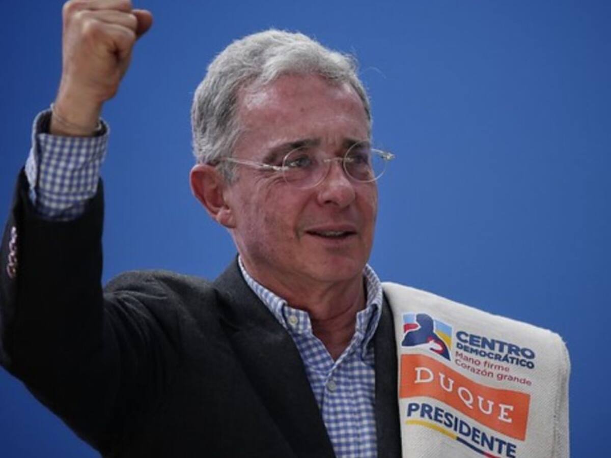 Así fue el inicio de la frase "mano firme, corazón grande" en el uribismo