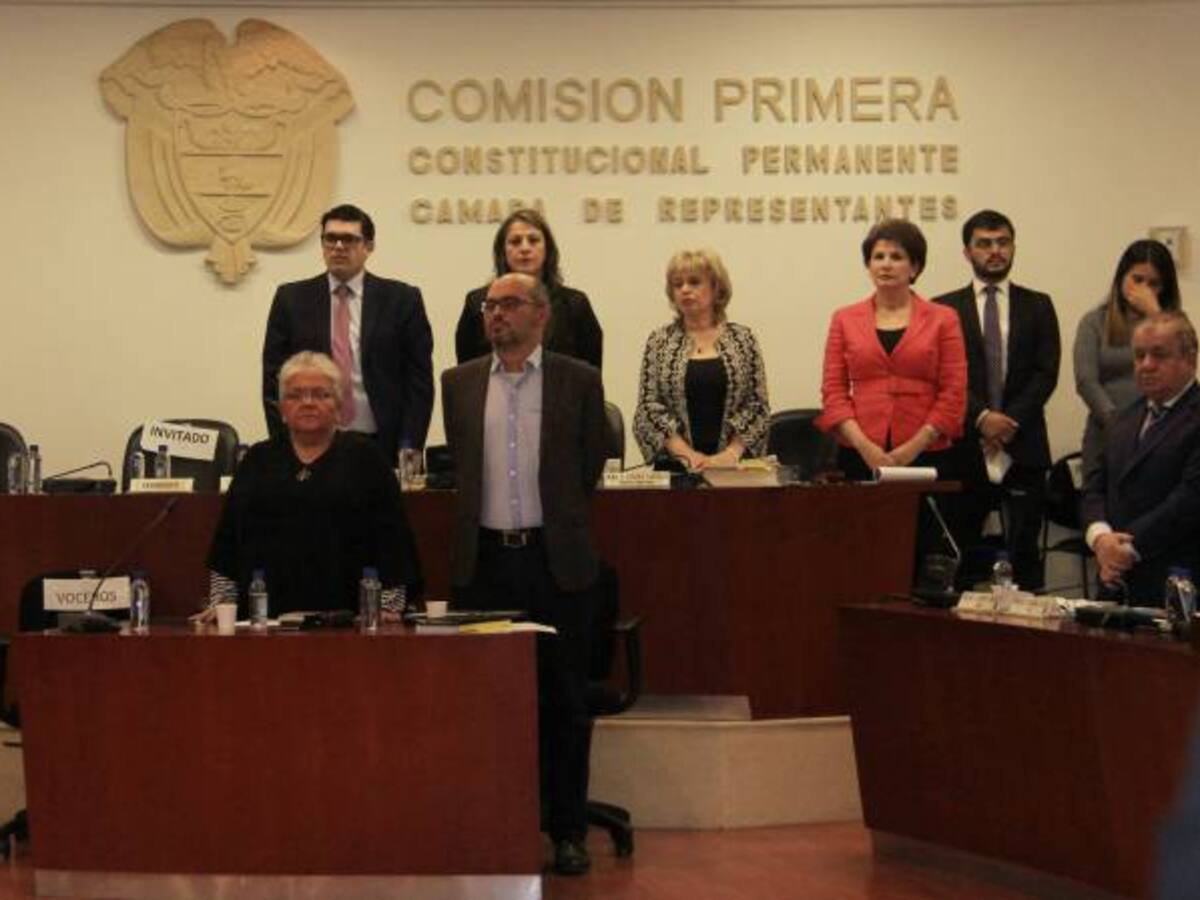 Cámara aprueba en último debate prohibición al paramilitarismo