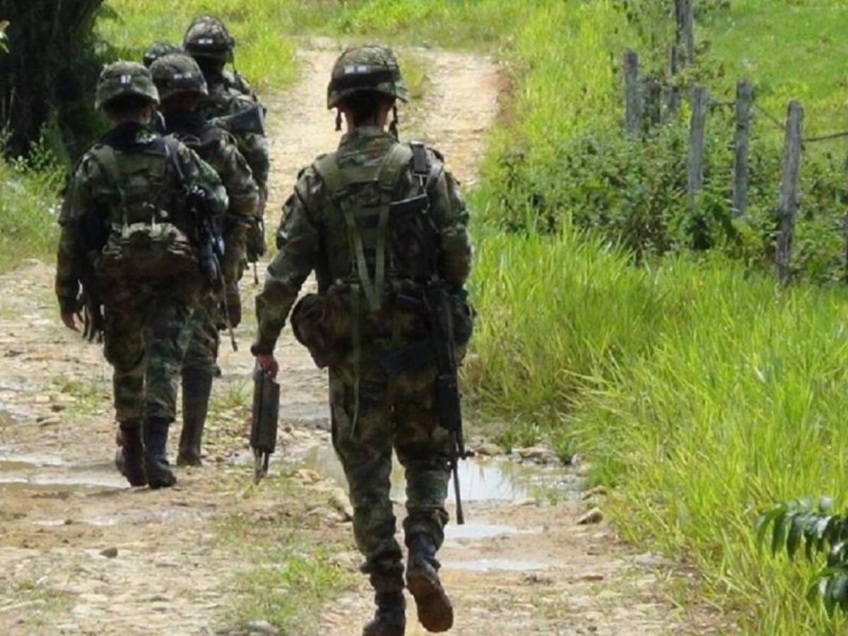 Tres soldados atracaron a varias personas y fueron capturados