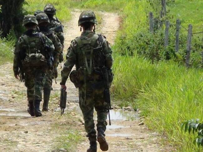 Tres soldados atracaron a varias personas y fueron capturados