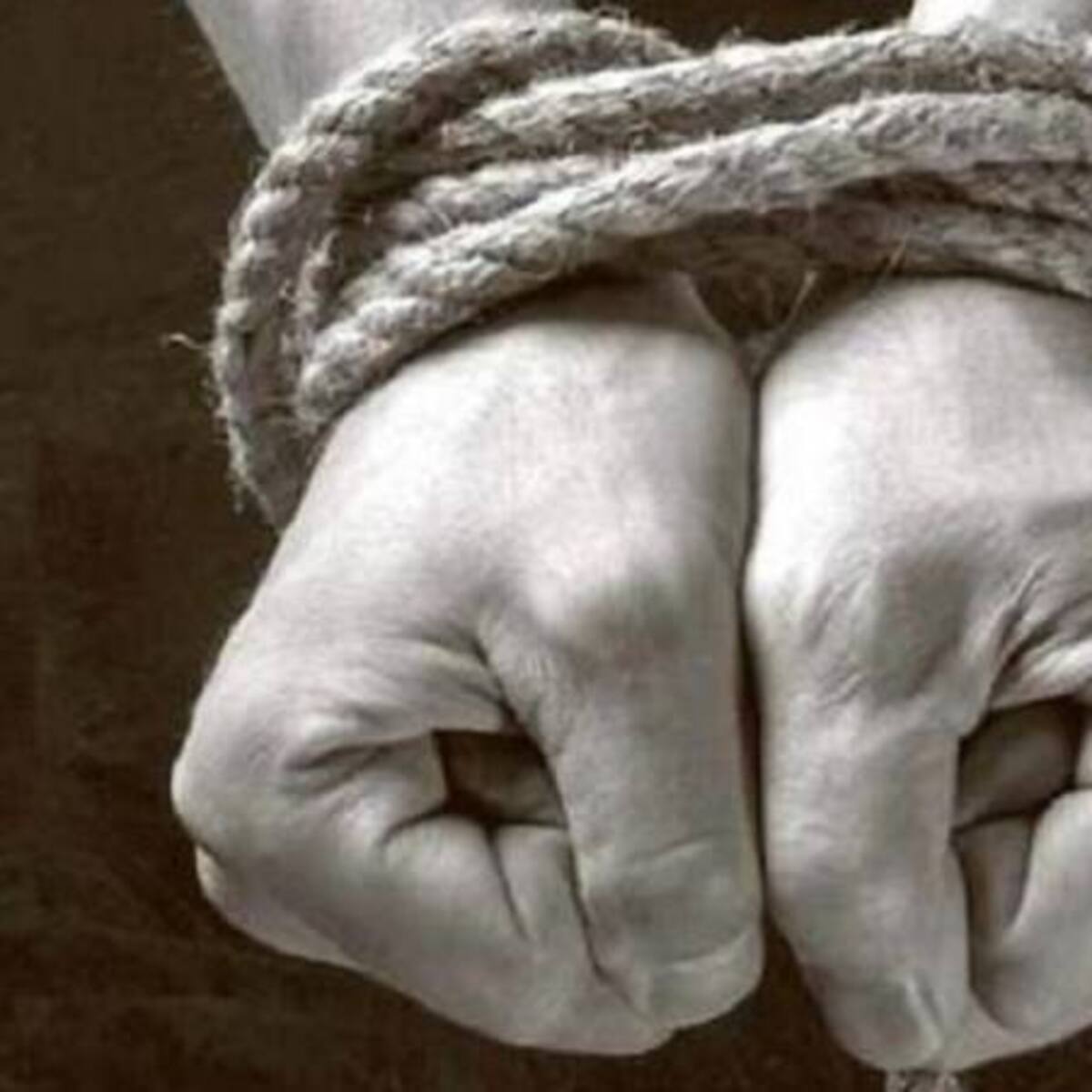 En Medellín una mujer fue retenida 12 horas en una casa por una deuda de $100 mil