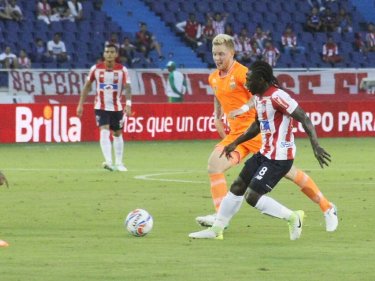 Un Yimmi Chará estelar guía al Junior al liderato parcial de la Liga Águila