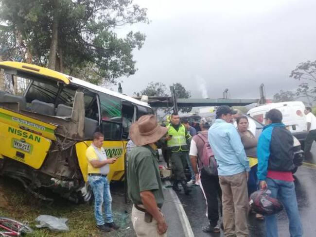 El caso más grave se presentó en la vía Armenia Barcelona que dejó 21 personas heridas.