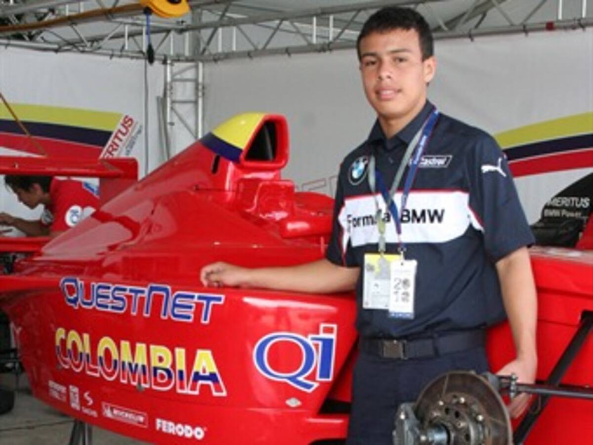 Óscar Tunjo alcanza sub-título en la Formula BMW Pacífico del 2010