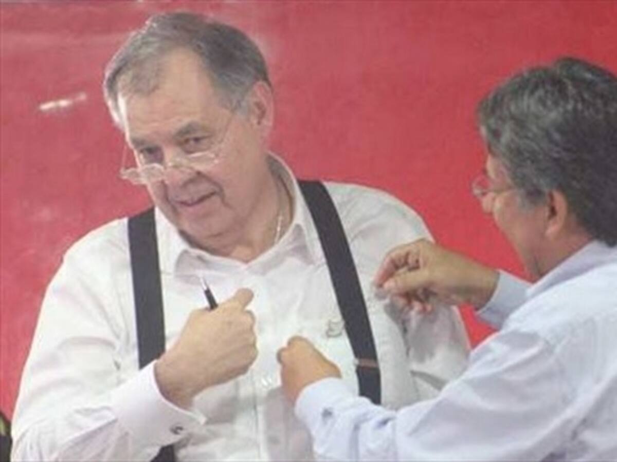 Procurador se quitó paloma de la paz de Néstor Humberto Martínez