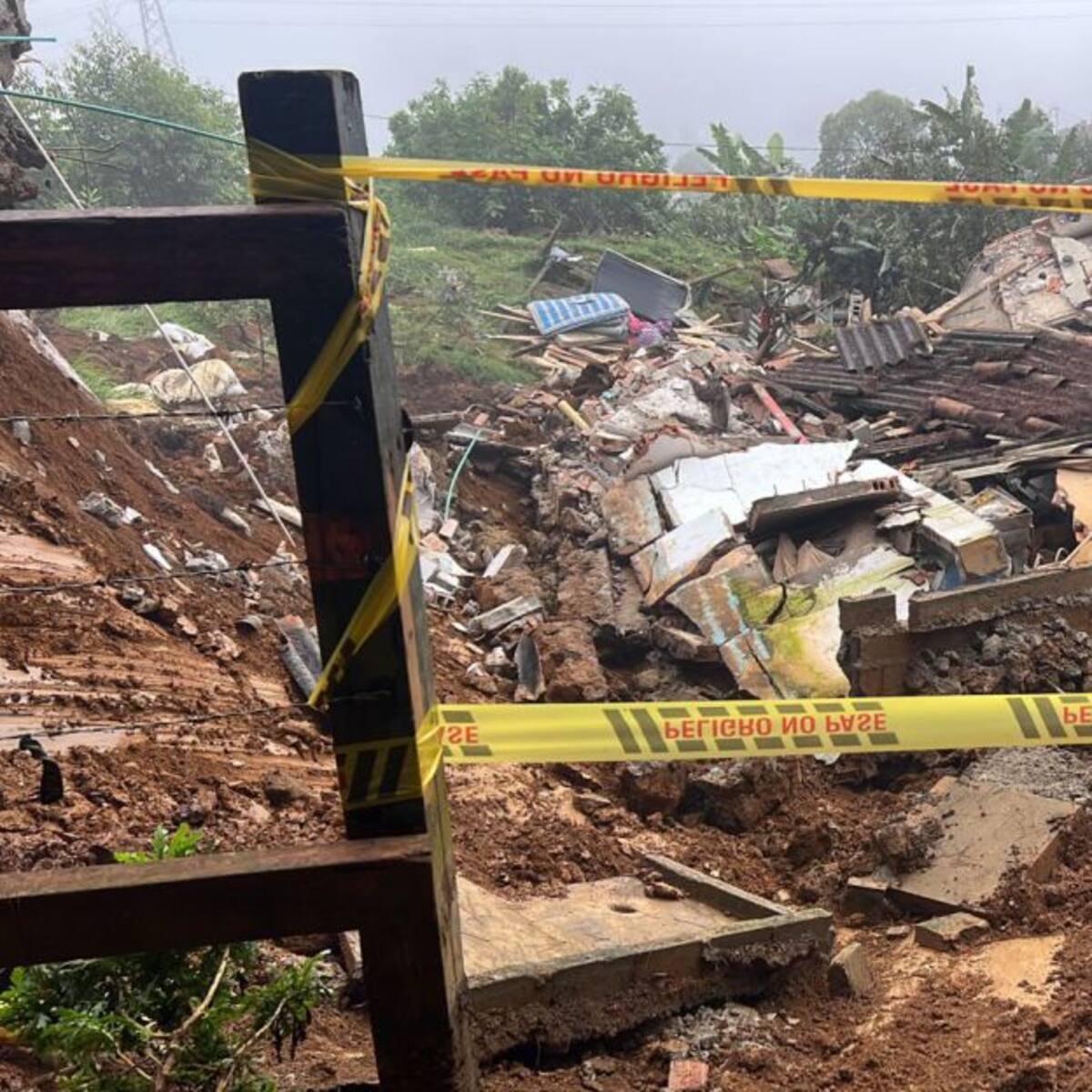 Tres viviendas destruidas y 9 afectadas por deslizamiento en Llanaditas