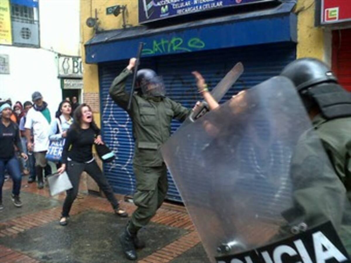 Saldo de 71 detenidos y daños en locales comerciales tras fuertes disturbios en Bogotá