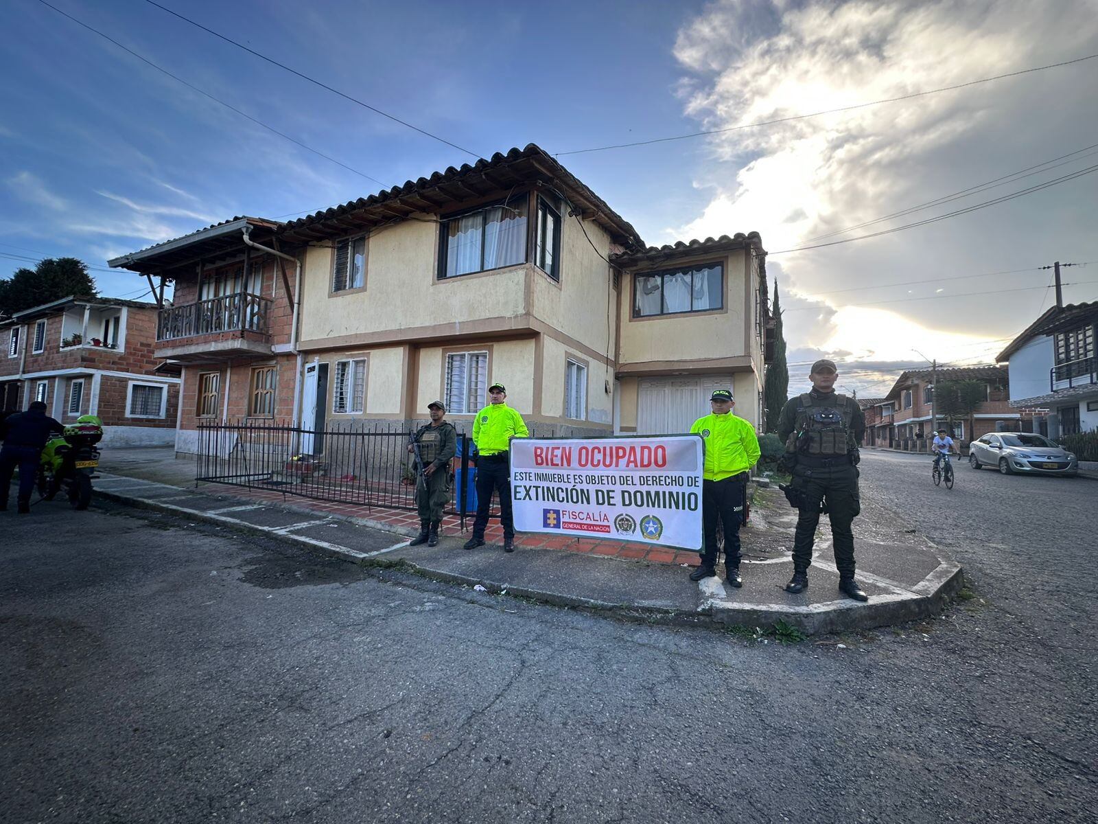 Inmueble ocuoado al grupo ilegal El Mesa en el Oriente: foto @AndresJRendonC