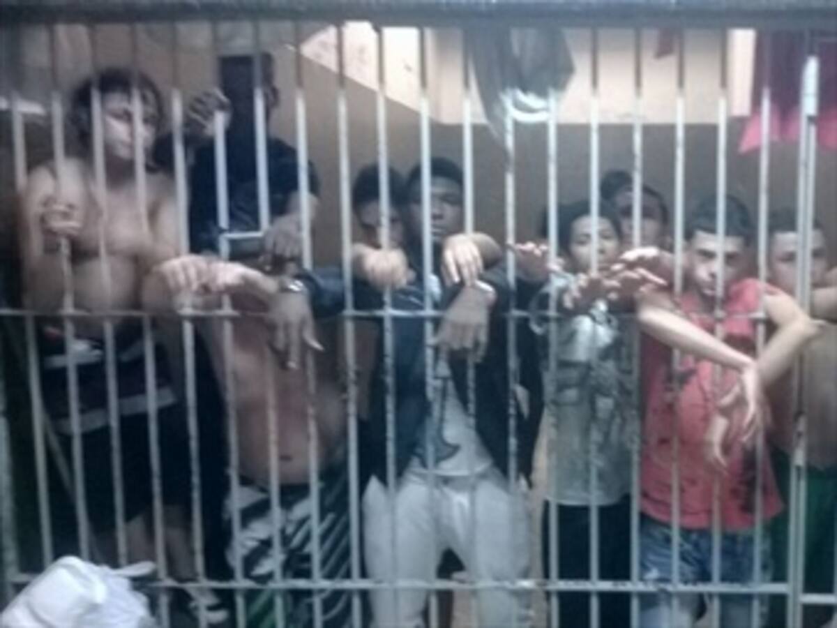 Detenidos en estaciones de Policía en Medellín son enviados a cárceles