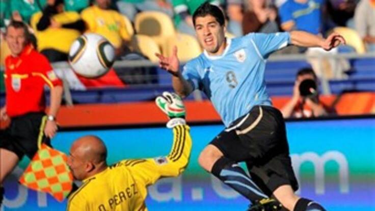 Uruguay vence 1-0 a México y los dos clasifican a octavos. Eliminado el local Sudáfrica