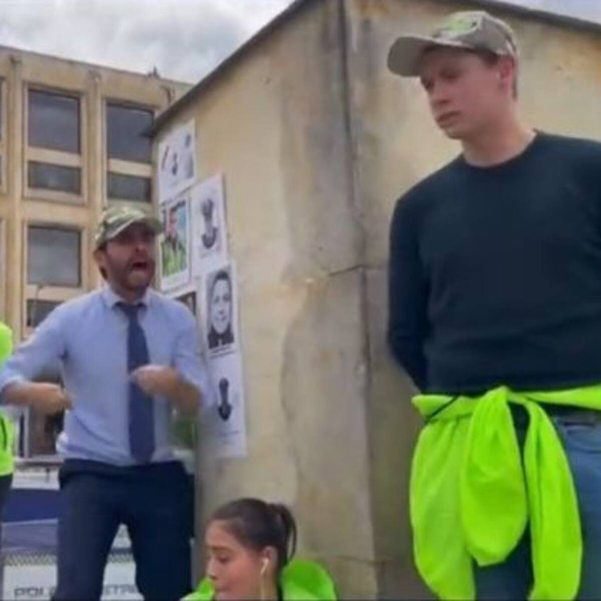 “De aquí me sacan amarrado”: uribista protesta antes de la movilización del Gobierno