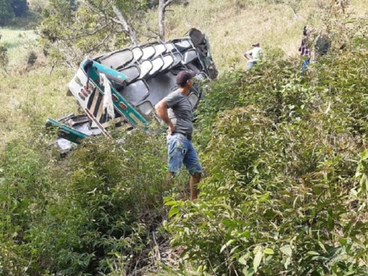 Imputan cargos a alcalde por contrato de transporte escolar