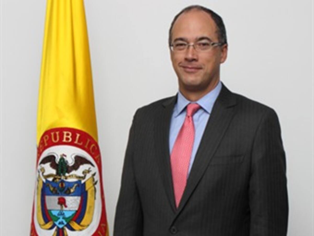 Contraloría aclaró que exministro Echeverry no violó impedimento en caso Interbolsa
