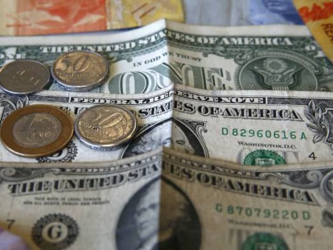 Dólar alcanza nuevamente la barrera de los 3.100 pesos