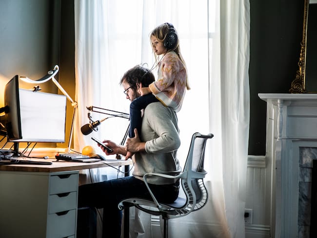 ¿Tiene hijos menores de 12 años? Así puede pedir reducción o cambio de jornada en Colombia