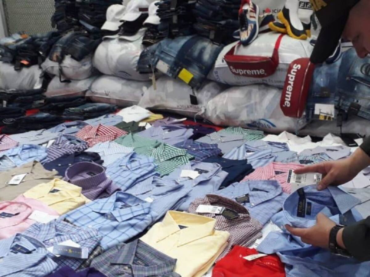 Hallan mercancía de contrabando en centros comerciales de Cali