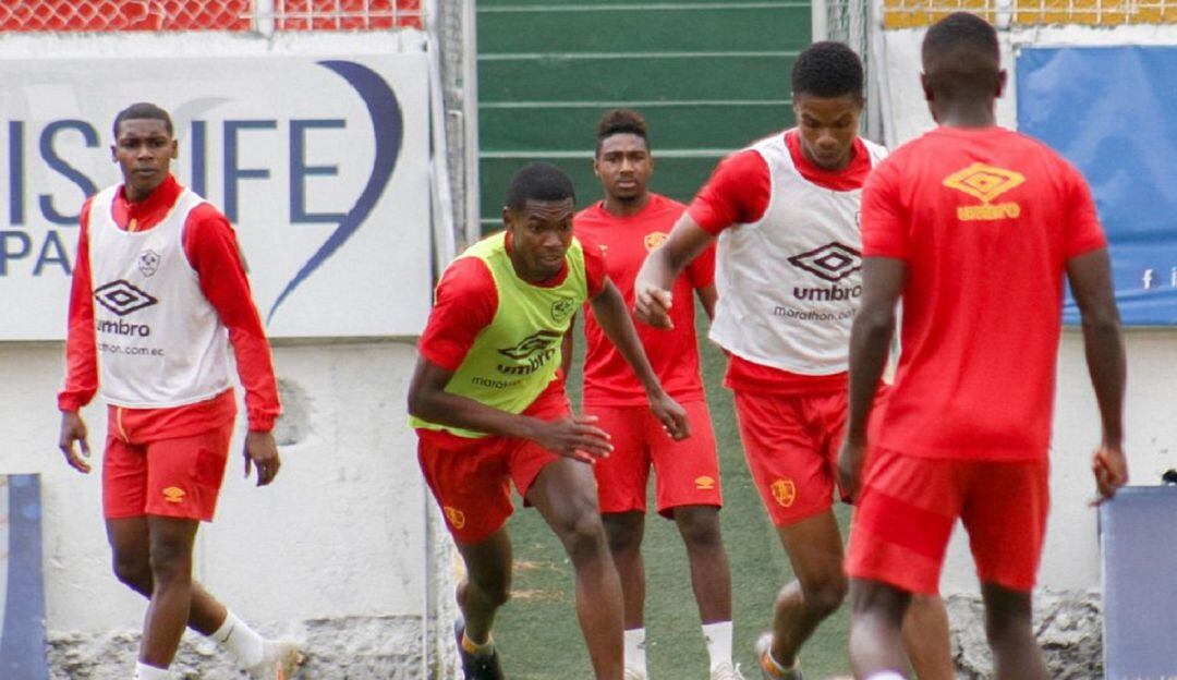 SD Aucas en un entrenamiento