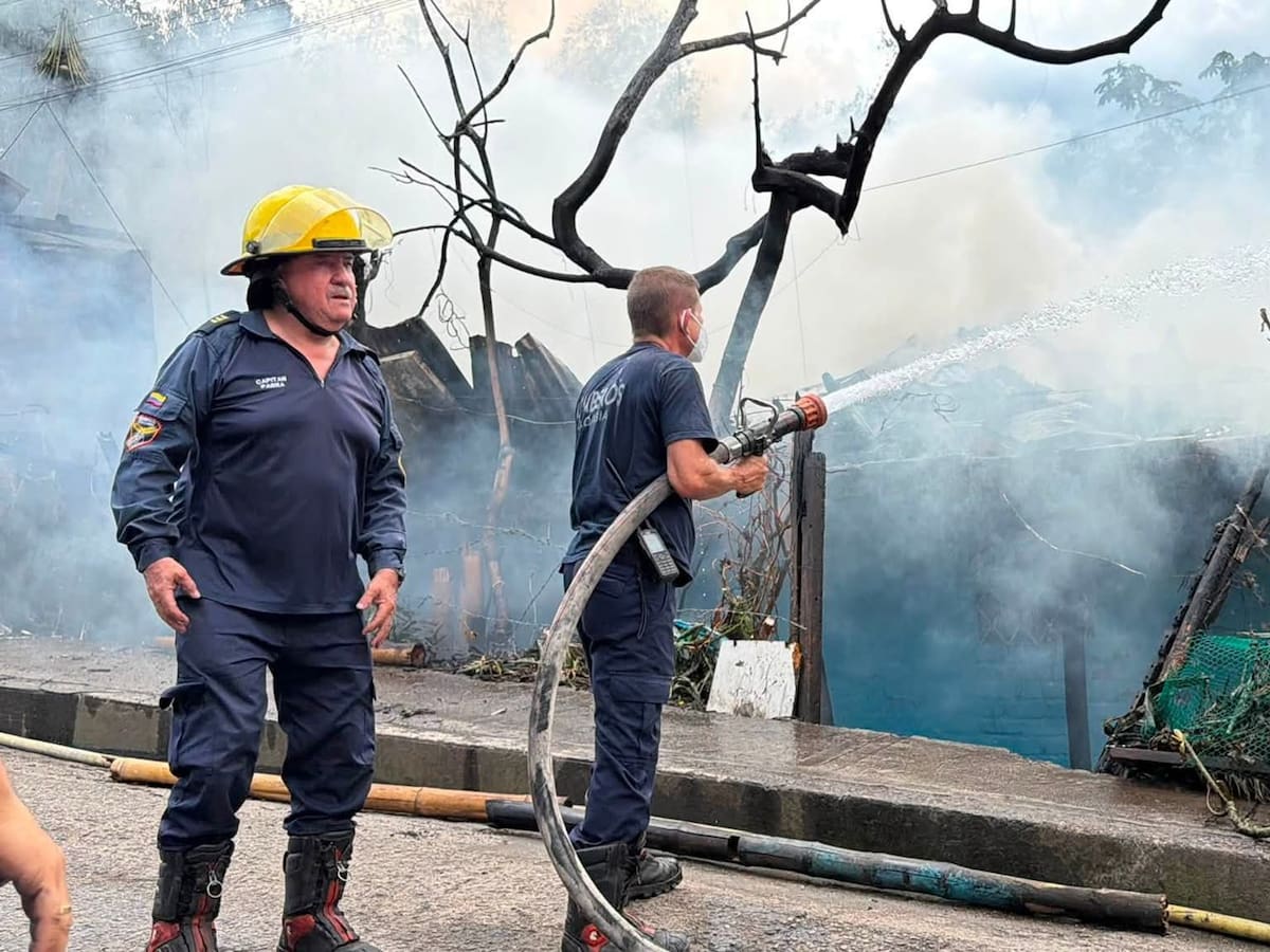 Incendio estructural arrasó con la vivienda de una familia de adultos mayores en Ibagué