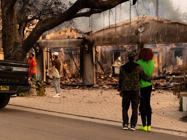“Tardaremos años en recuperar lo perdido”: Bomberos de California por incendios que dejan 5 muertos