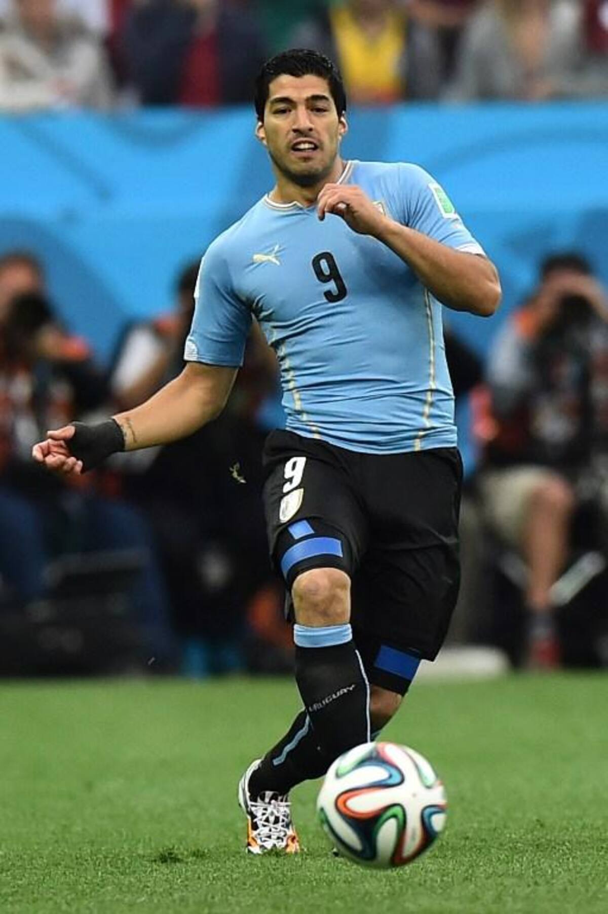 Los goles uruguayos los marcó Luis Suárez (2) mientras que Wayne Rooney anotó para los de Hodgson.