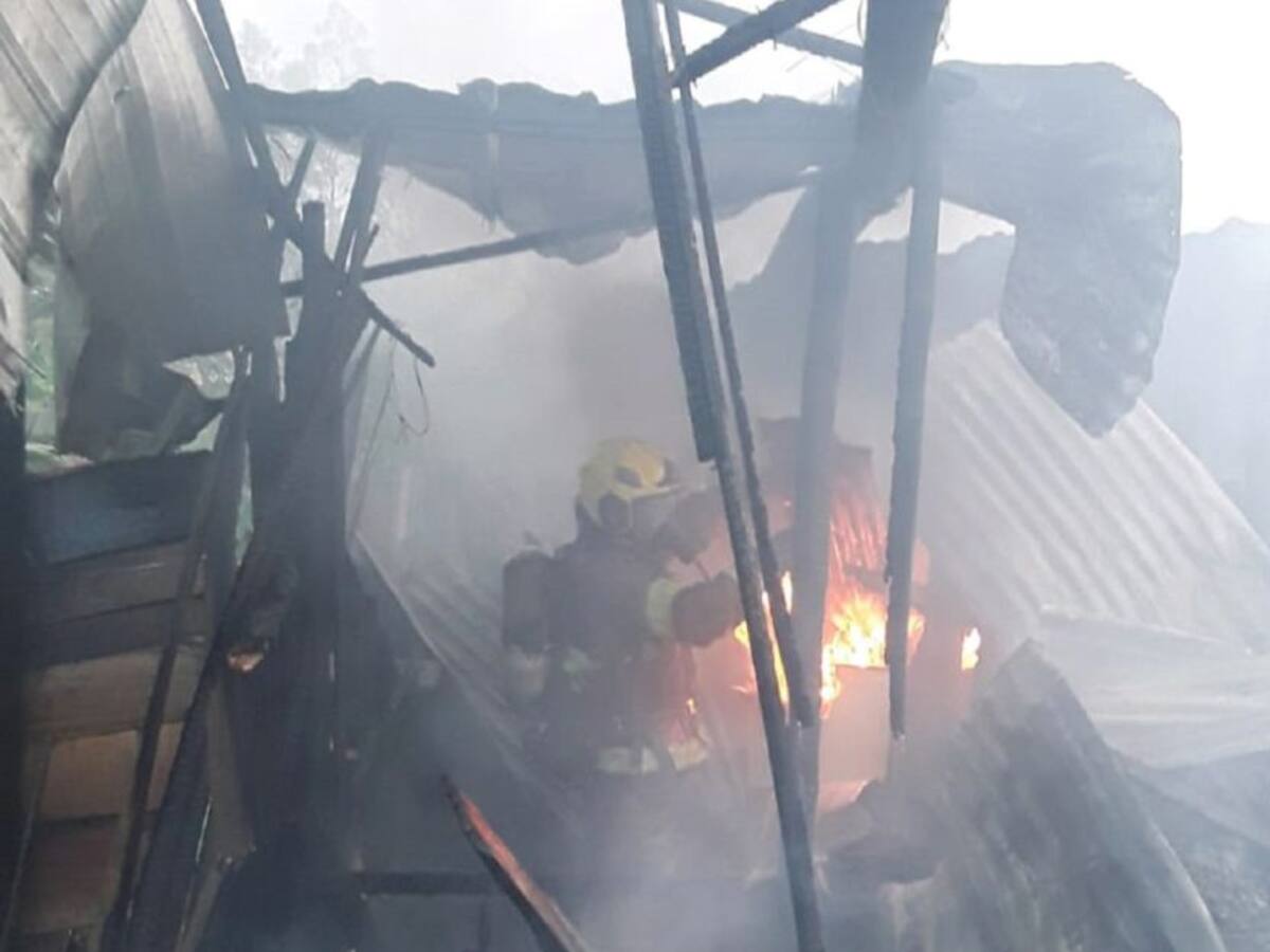 Siete viviendas incineradas tras un incendio al oriente de Cali