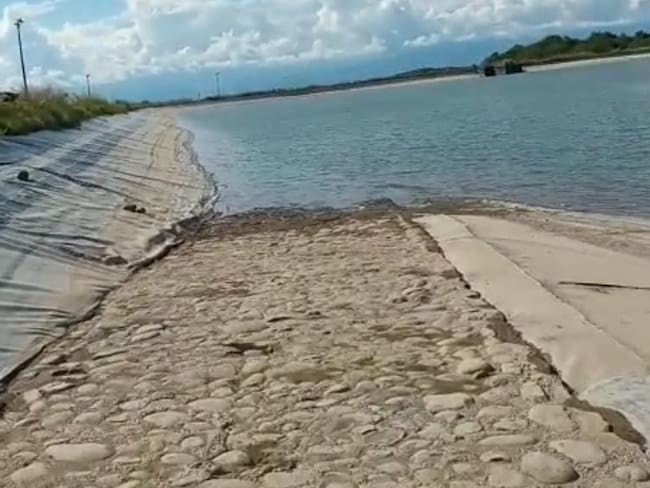 Reservorio en la ciudad de Neiva al límite