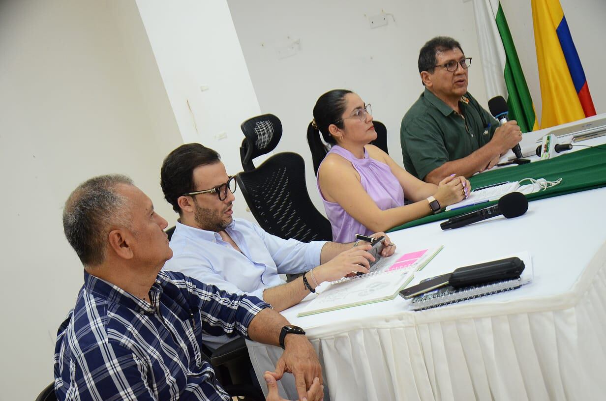 El jefe de la cartera de Salud de los huilenses, también señaló que de acuerdo a las investigaciones de campo que se han realizado, se puede manifestar que se descarta una enfermedad transmitida por alimento relacionada con la institución educativa donde estudiaba el menor.