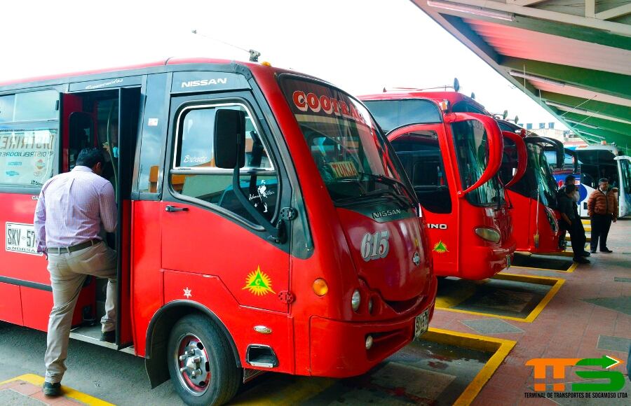 Ahora todas las rutas tendrán que recoger y dejar en el terminal. Foto | Archivo