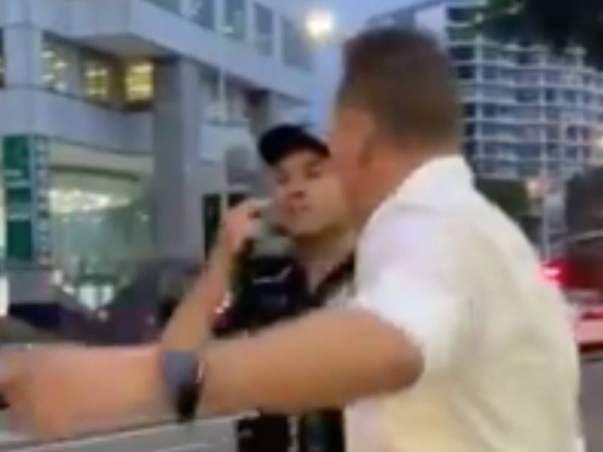 (Video) Roban camioneta de un periodista en plena transmisión en vivo
