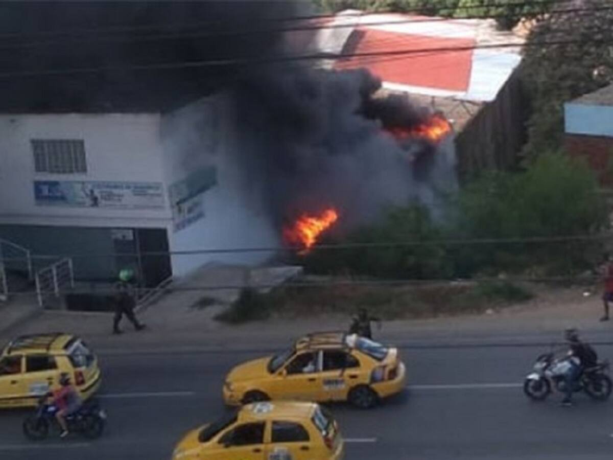 Incendio consumió fábrica de aceites en Villa del Rosario