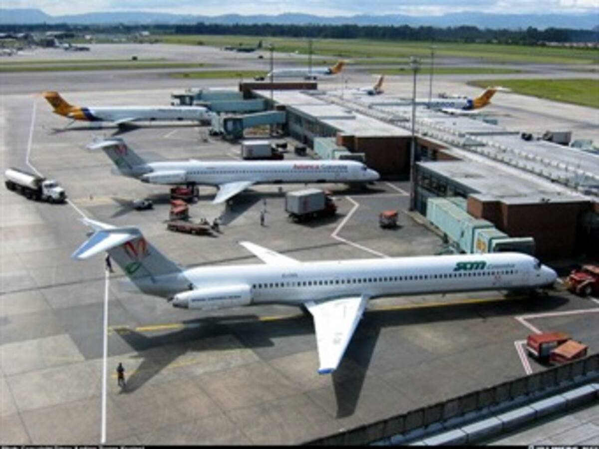 Se espera que hoy vuelen más de 100 mil pasajeros en todo el país: Aerocivil