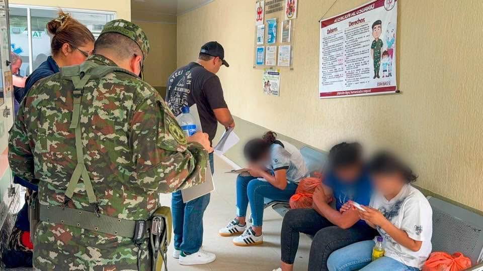 El restablecimiento de sus derechos, dejándolas a disposición de las autoridades competentes. Foto Ejercito.