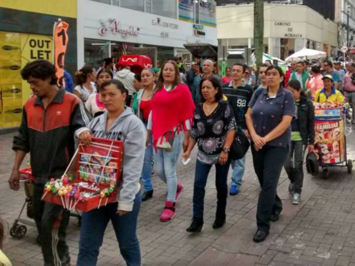 Vendedores informales de Manizales marcharon para exigir respeto por su trabajo