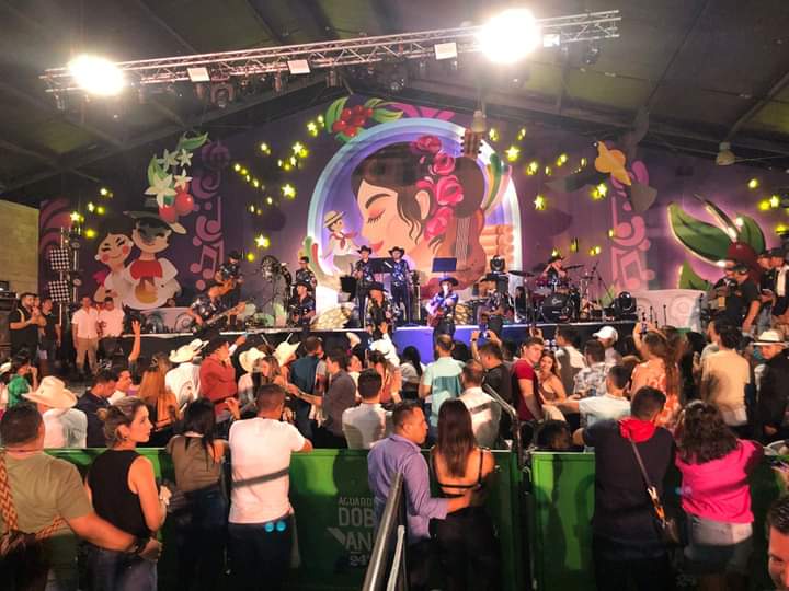 El buen clima de la noche capitalina acompañó a los artistas quienes amenizaron la celebración del día de San Juan en Neiva.
