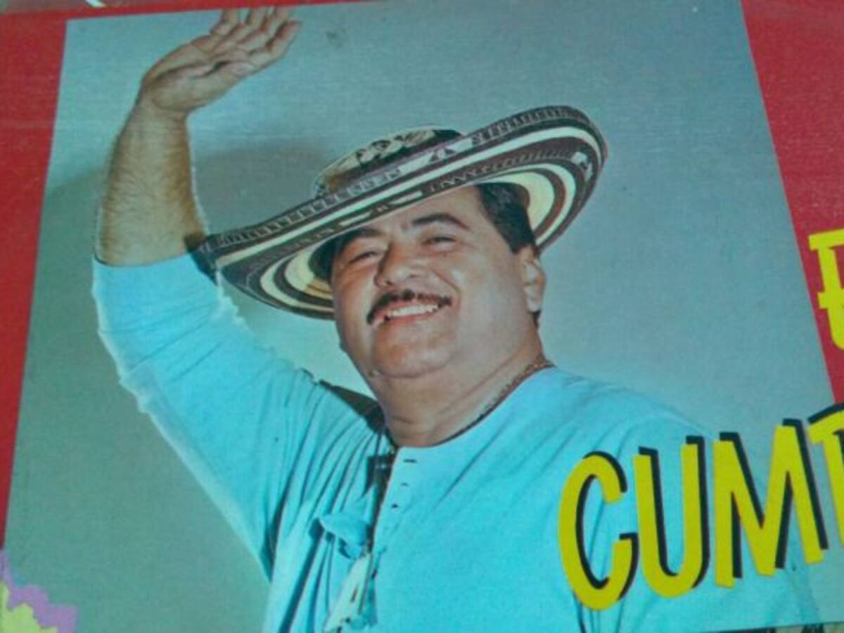 Retiran respiración artificial al maestro Adolfo Echeverría