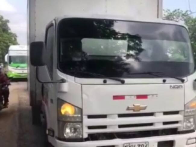 En Bolívar, sancionan a conductor por llevar pasajeros en vehículo de carga