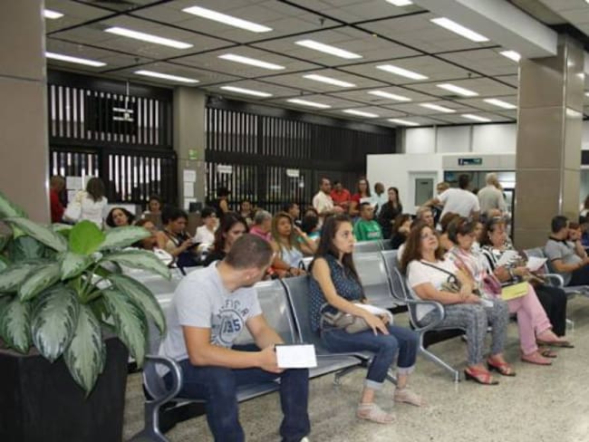 Aumentan taquillas para mejorar la atención en Oficina de Pasaportes de Antioquia