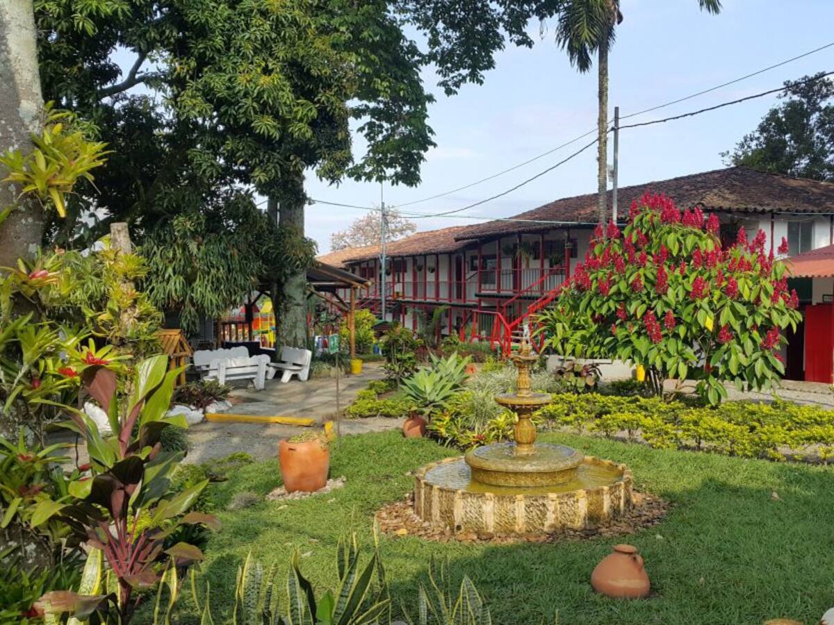 Hombres armados hurtaron elementos del Colegio Campestre de Armenia