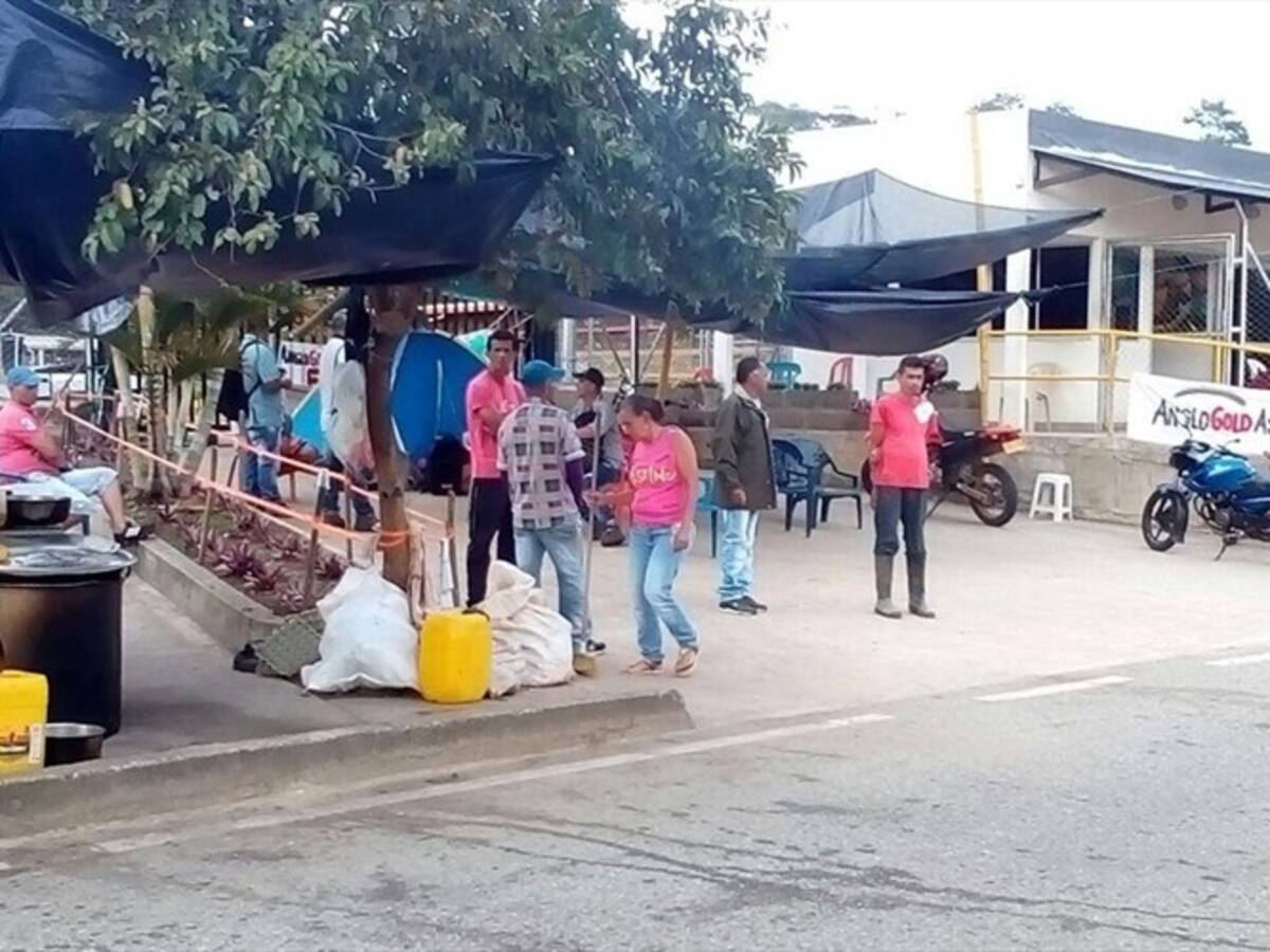 Mineros de San Roque en paro desbloquearon el ingreso de la AngloGold Ashanti